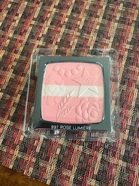 CHANEL Les Signes de Chanel Illuminating Powder Brush 997 Rose Lumière NWT